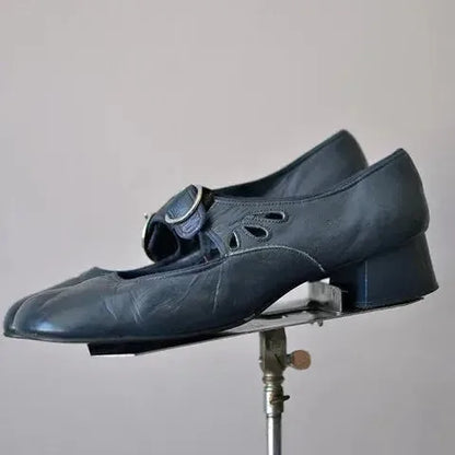 Retro French Low-heeled Buckled Pumps